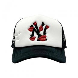 LA ROPA NY IS KISSING ME TRUCKER HAT WHITE/BLACK