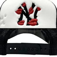 LA ROPA NY IS KISSING ME TRUCKER HAT WHITE/BLACK