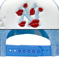 LA ROPA NY IS KISSING ME TRUCKER HAT WHITE/SKYBLUE