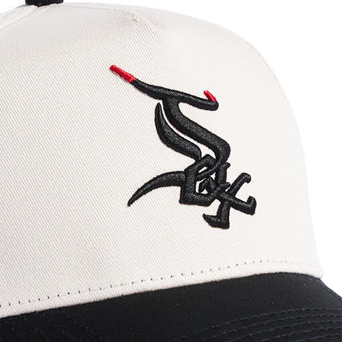 REFERENCE BULLSOX WAVY SNAPBACK CAP CREAM BLACK