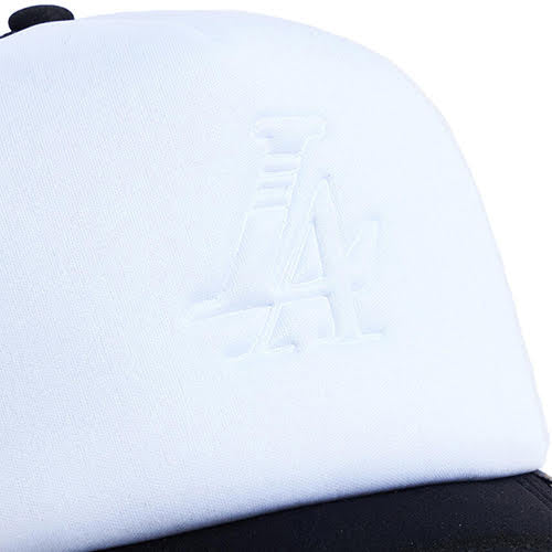 REFERENCE PARADISE LA EMBOSSED TRUCKER CAP WHITE/BLACK