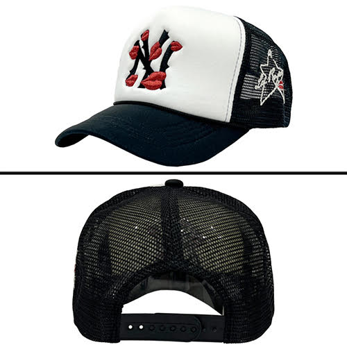 LA ROPA NY IS KISSING ME TRUCKER HAT WHITE/BLACK