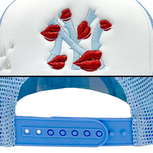 LA ROPA NY IS KISSING ME TRUCKER HAT WHITE/SKYBLUE