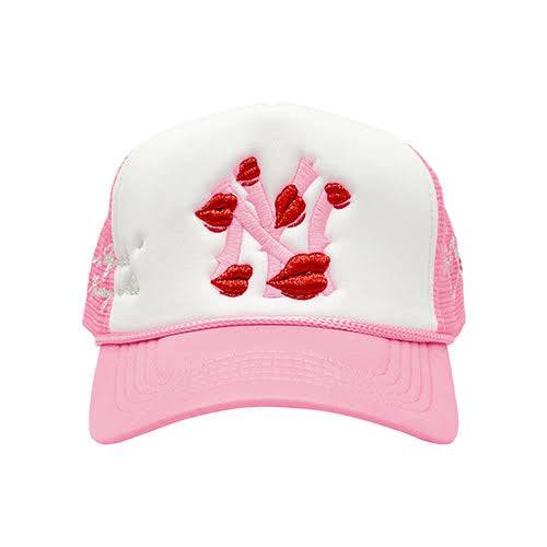 LA ROPA NY IS KISSING ME TRUCKER HAT WHITE/PINK