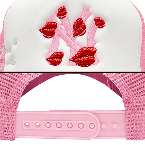 LA ROPA NY IS KISSING ME TRUCKER HAT WHITE/PINK