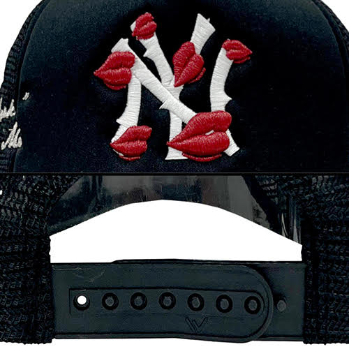 LA ROPA NY IS KISSING ME TRUCKER HAT BLACK