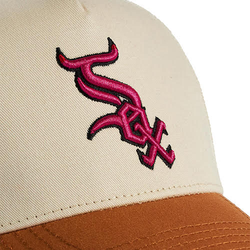 REFERENCE BULLSOX SNAPBACK CAP CREAM BROWN