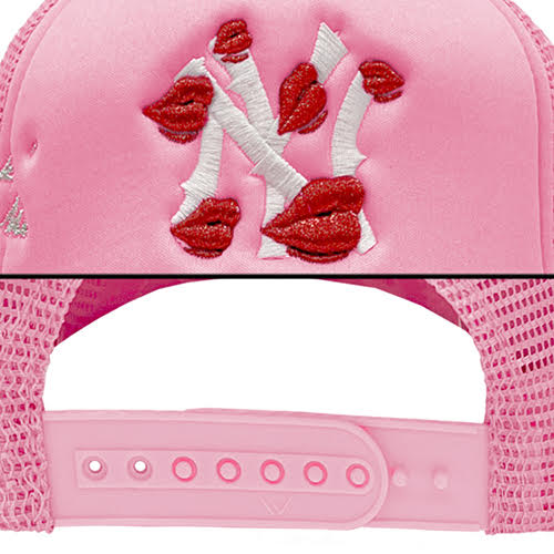 LA ROPA NY IS KISSING ME TRUCKER HAT PINK