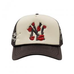 LA ROPA NY IS KISSING ME TRUCKER HAT BROWN/SAND